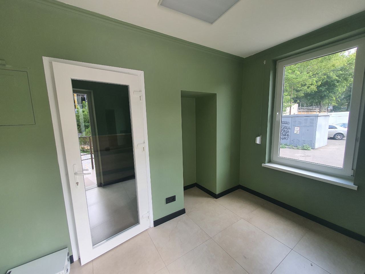 Офис-магазин в переулке Матросова / проспект Шевченко.