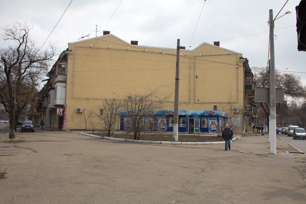 ЕКС! Продам! Терміново! У самому центрі , кафе Вагон на ділянці 6 соток.