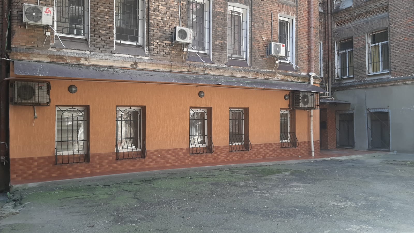 Продам! Терміново! Комерційне приміщення під бізнес з повноцінним підвалом 87 метрів