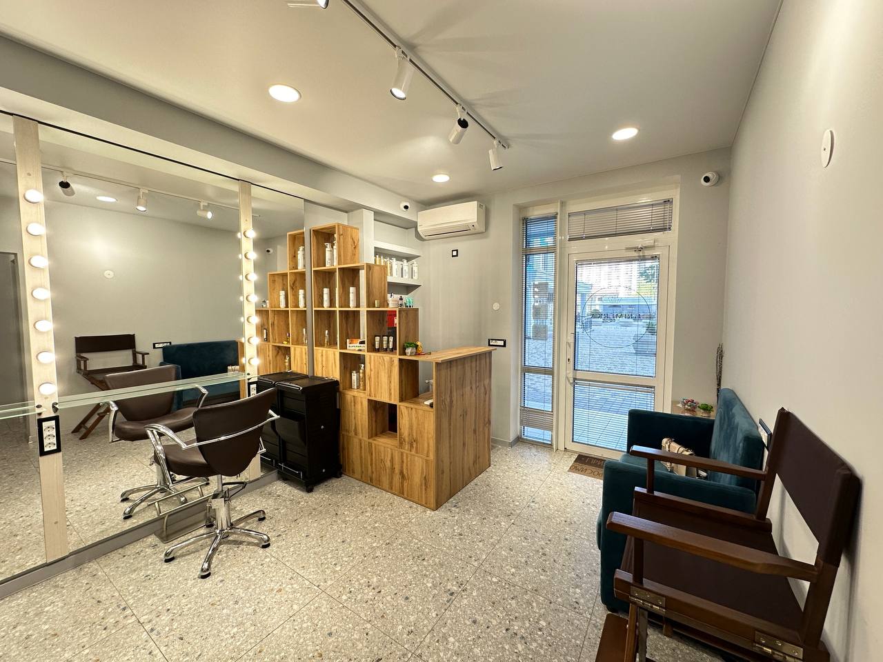 Комерція на Толбухіна вул.