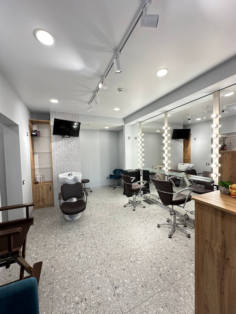 Комерція на Толбухіна вул.