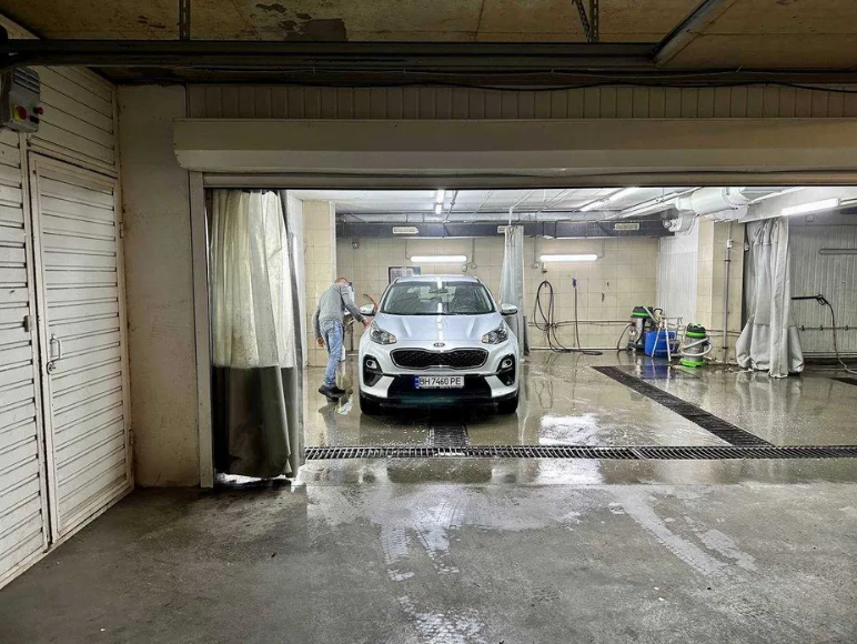 Продам автомийку , що діє . Парк Шевченка 140 кв м