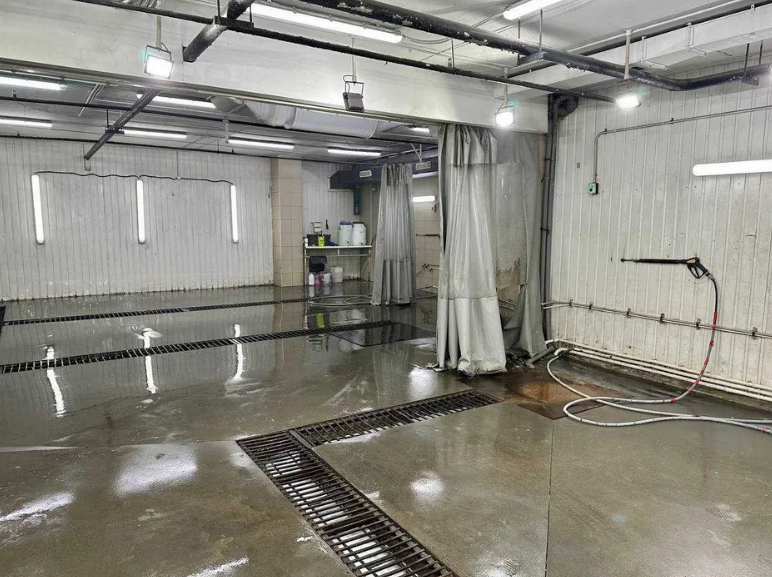 Продам автомийку , що діє . Парк Шевченка 140 кв м