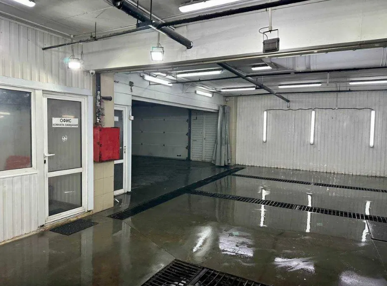 Продам автомийку , що діє . Парк Шевченка 140 кв м