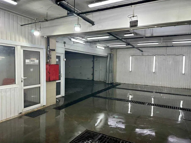 Продам автомийку , що діє . Парк Шевченка 140 кв м