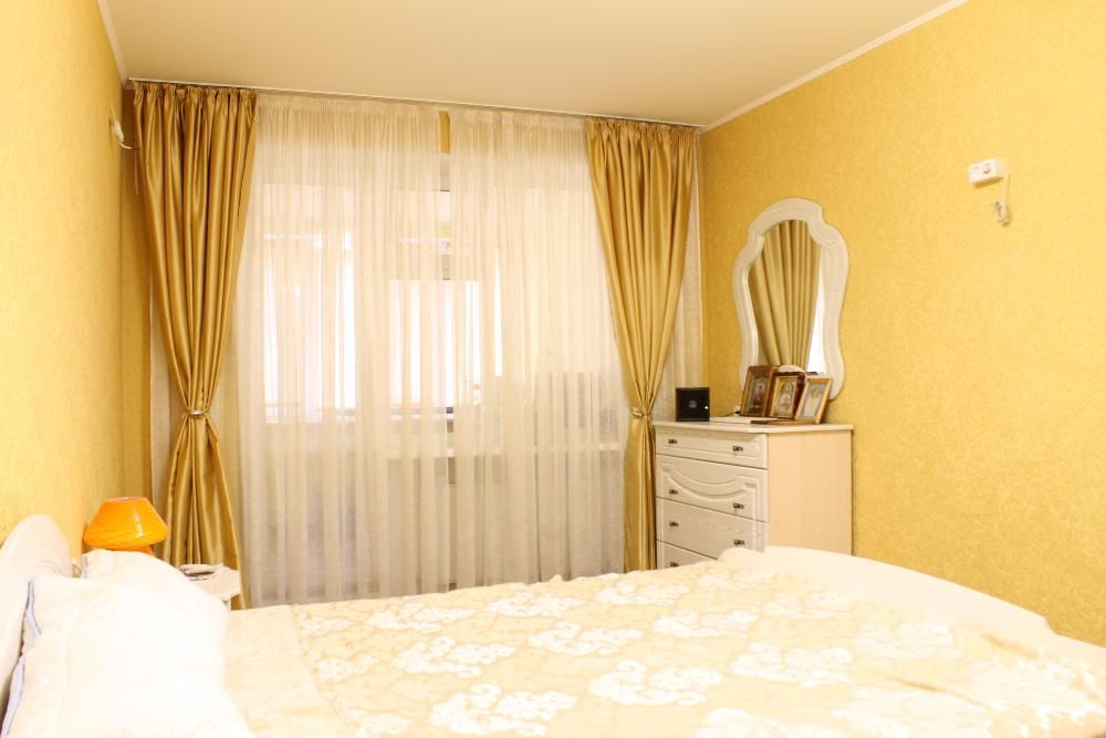 Квартира на Середня вул.