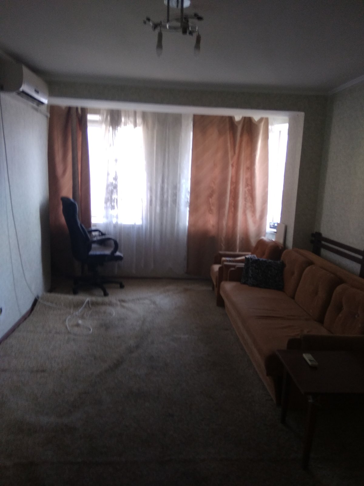 Продам простору квартиру в цегляному будинку