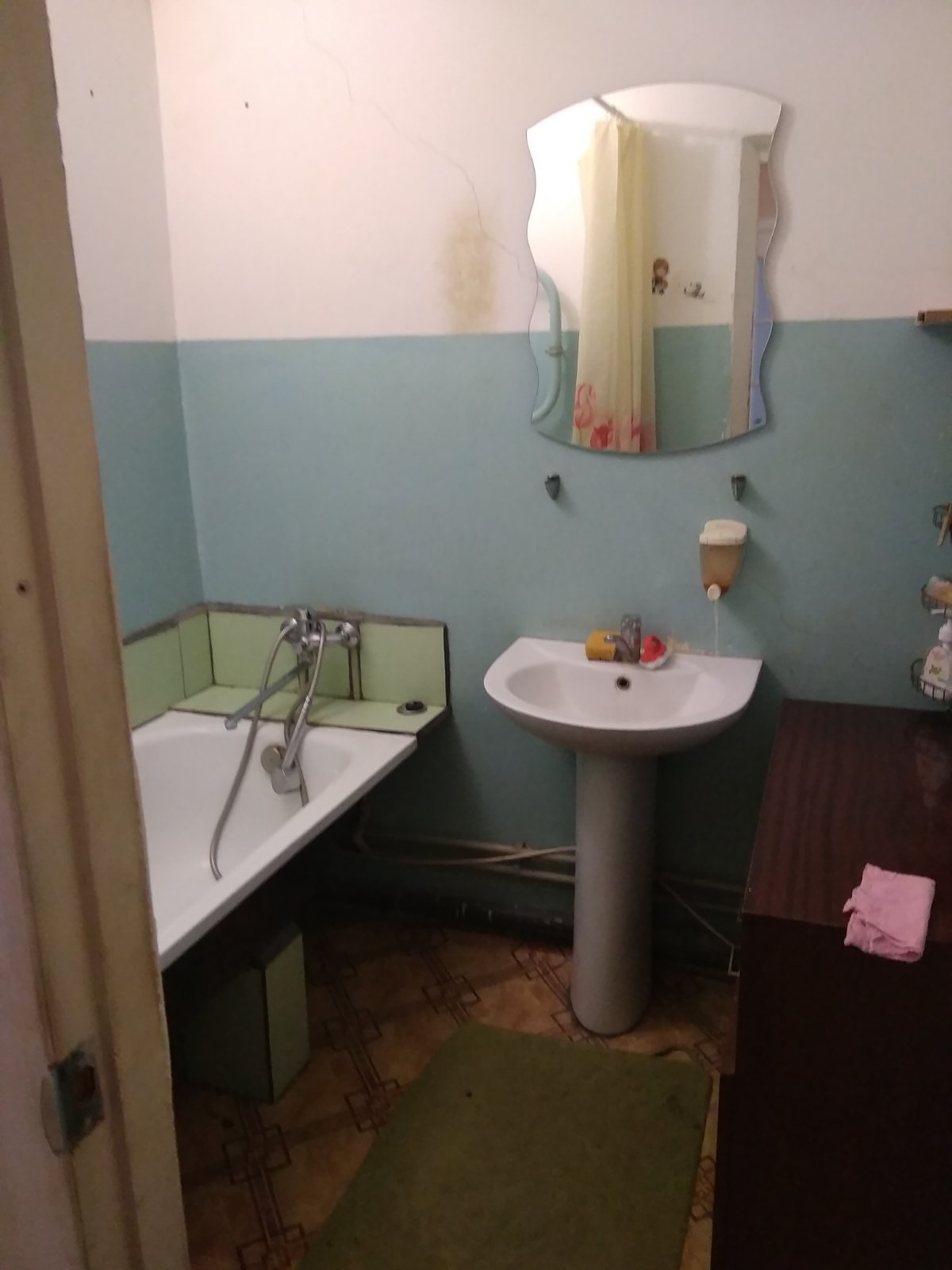 Продам простору квартиру в цегляному будинку