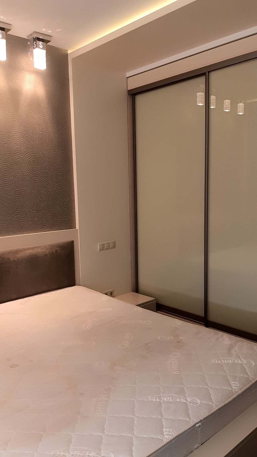 Квартира на Заболотного Академіка вул.