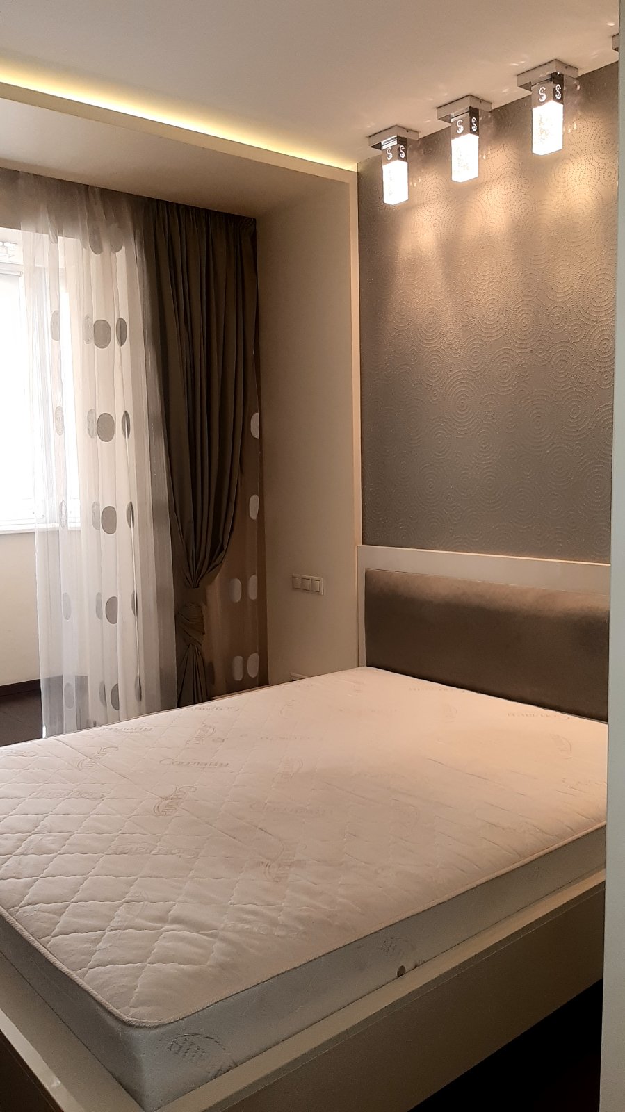 Квартира на Заболотного Академіка вул.