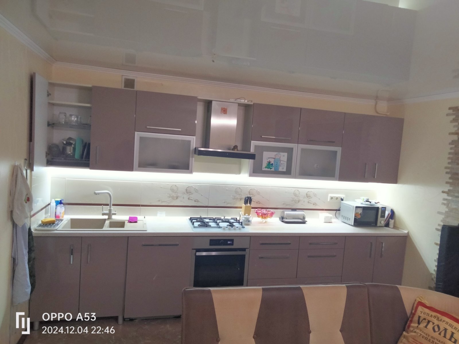 Продам двокімнатну квартиру з великою кухнею-студією та ремонтом у цегляному будинку