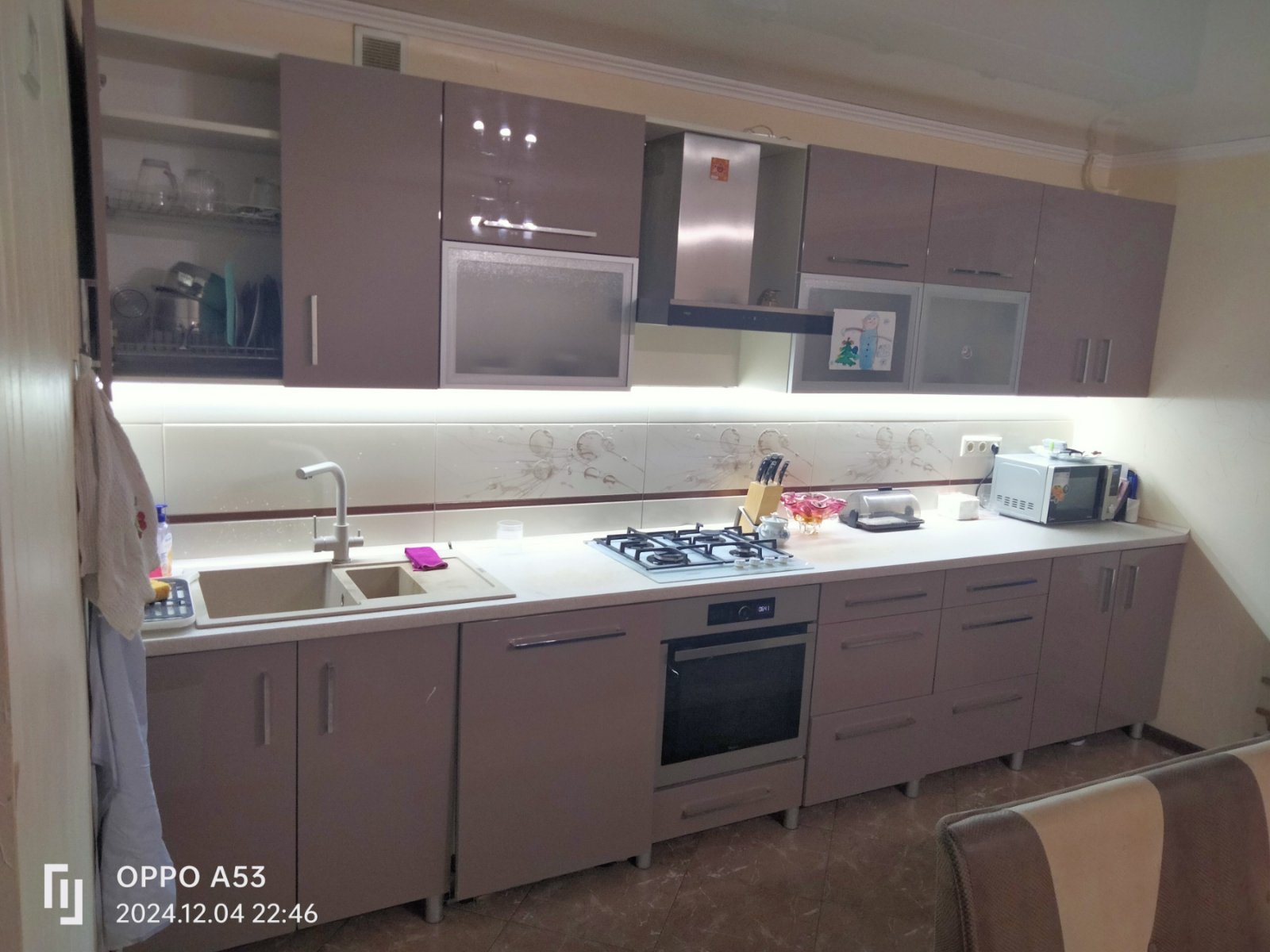 Продам двокімнатну квартиру з великою кухнею-студією та ремонтом у цегляному будинку