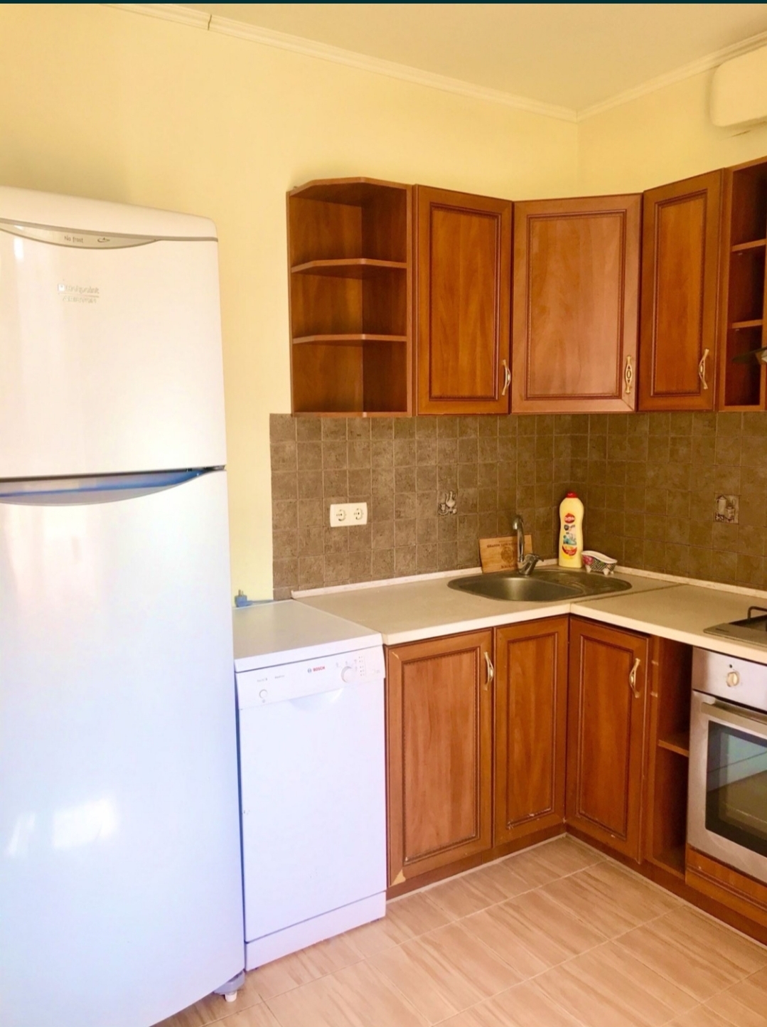 Квартира на Сахарова Академіка вул.