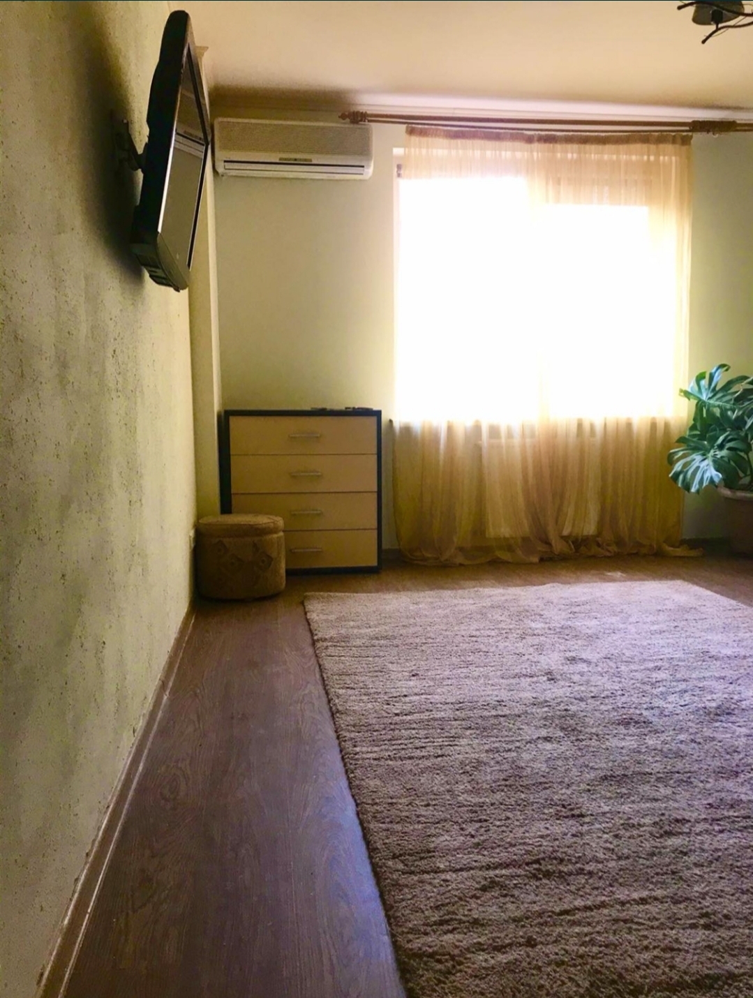 Квартира на Сахарова Академіка вул.