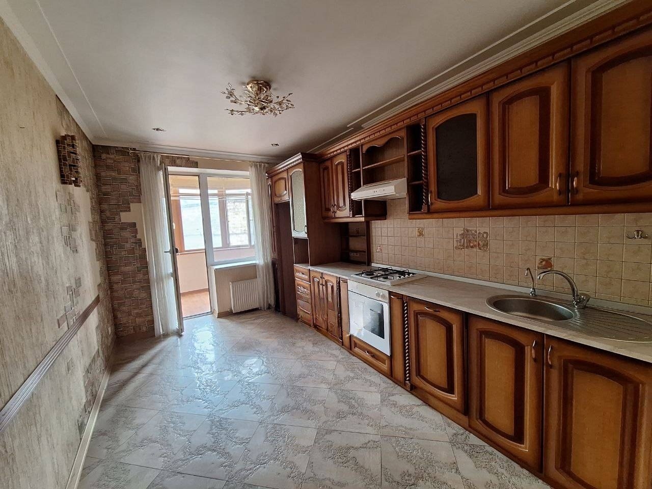 3 комнатная квартира на Новосельского ул