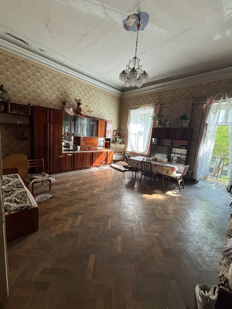 Квартира на Нежинская вул.