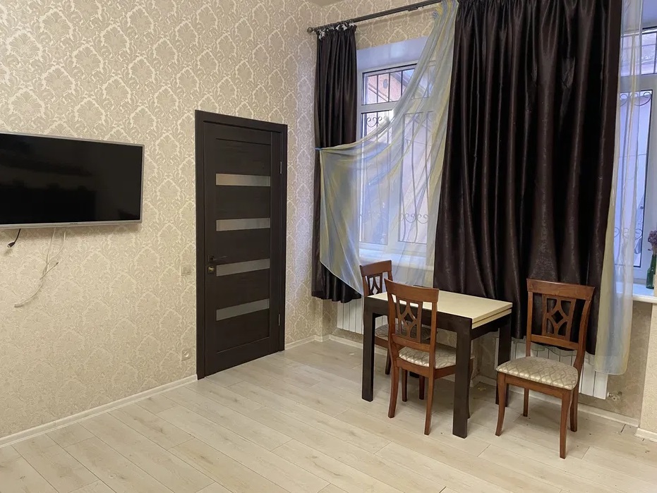 У продажу 2 кімнатна квартира біля парку Шевченка