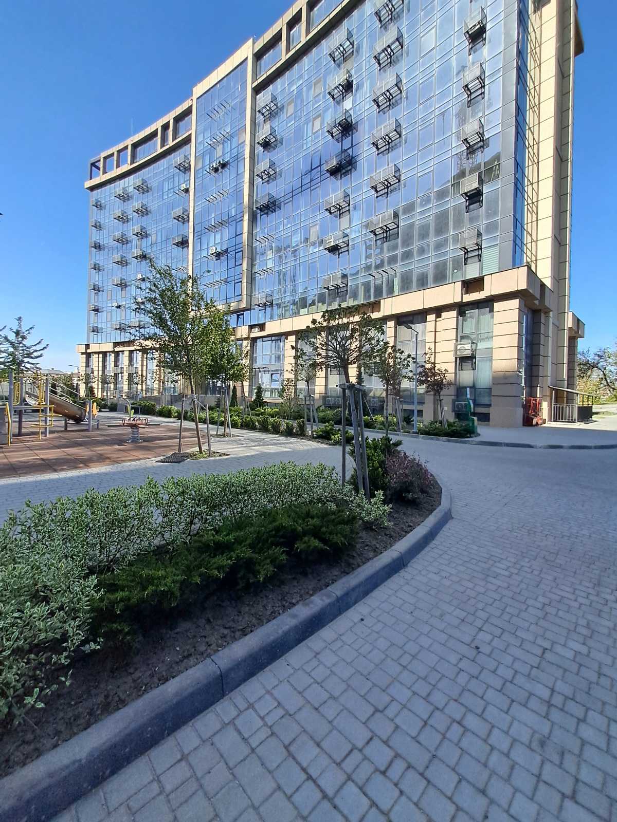 Продам 2 кімнатну квартиру на Дружби Народів вул.