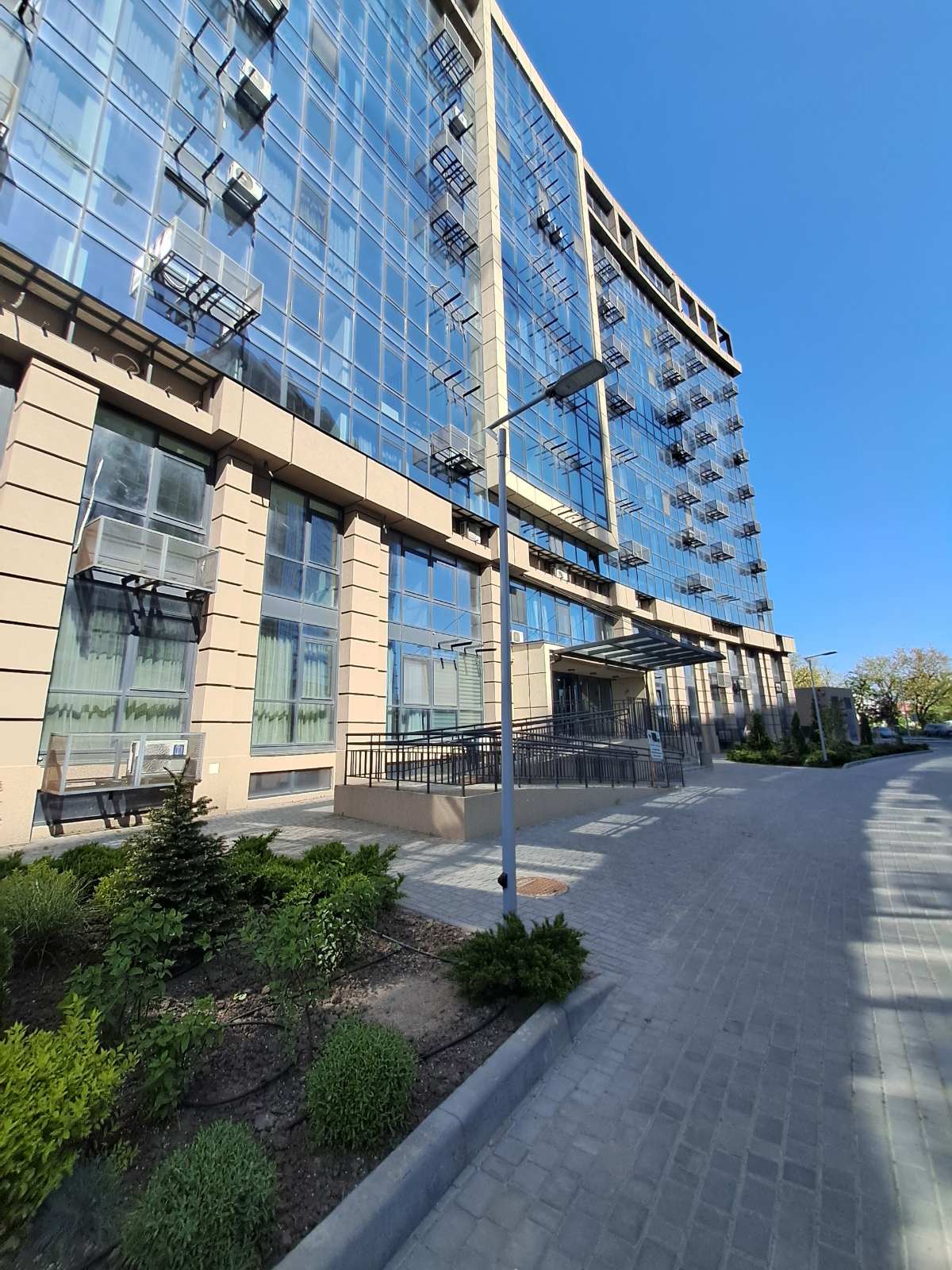 Продам 2 кімнатну квартиру на Дружби Народів вул.