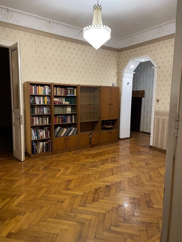 Продаємо 5-к квартиру на вул. Новосельського