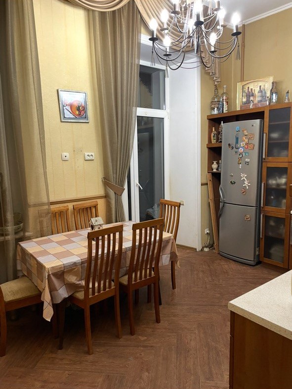 Продаємо 5-к квартиру на вул. Новосельського