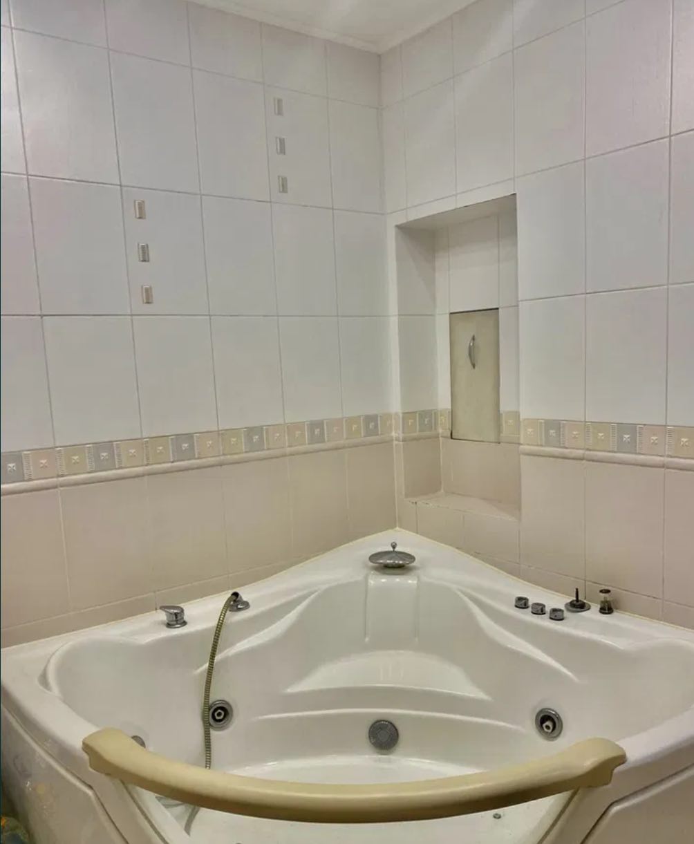 Квартира на Авдєєва-Чорноморського вул.