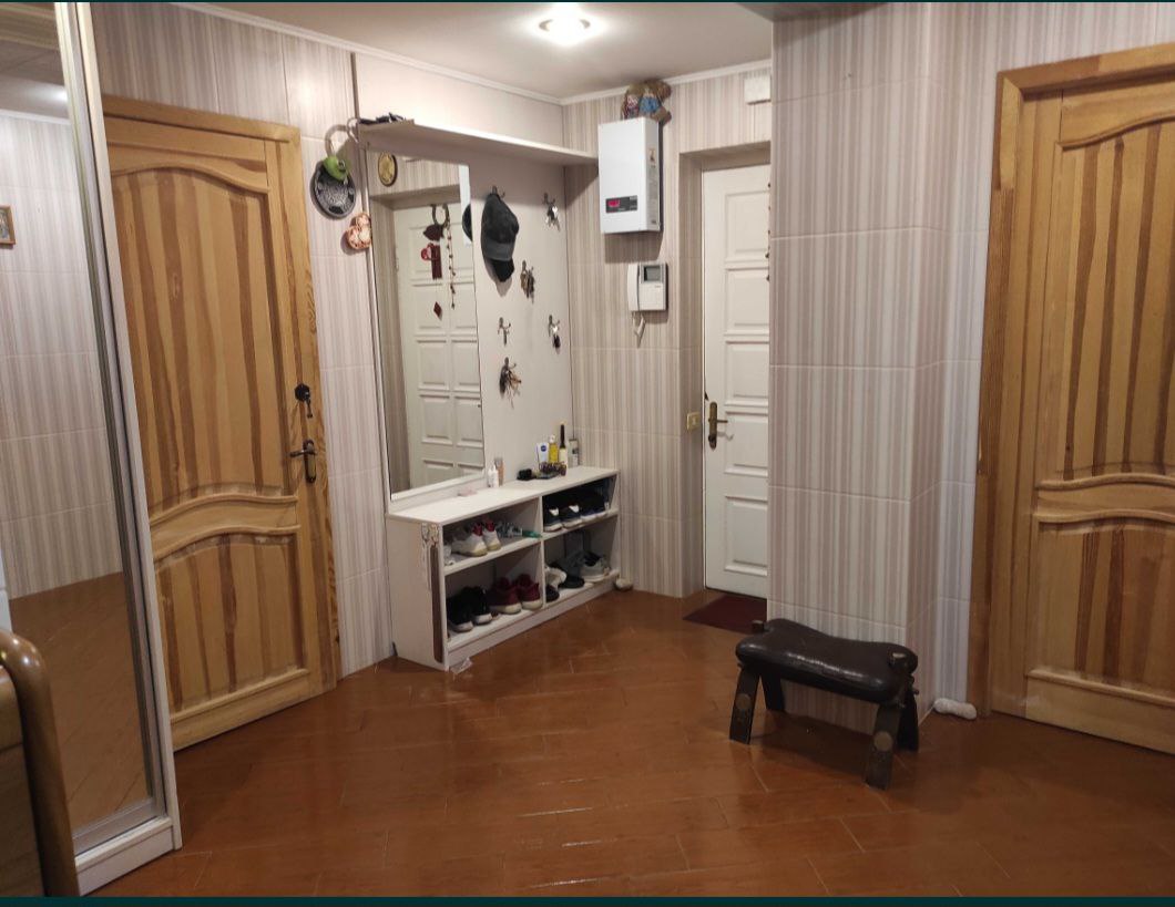 Продам квартиру на Середній вул.