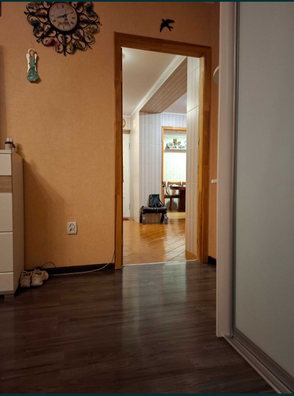 Продам квартиру на Середній вул.