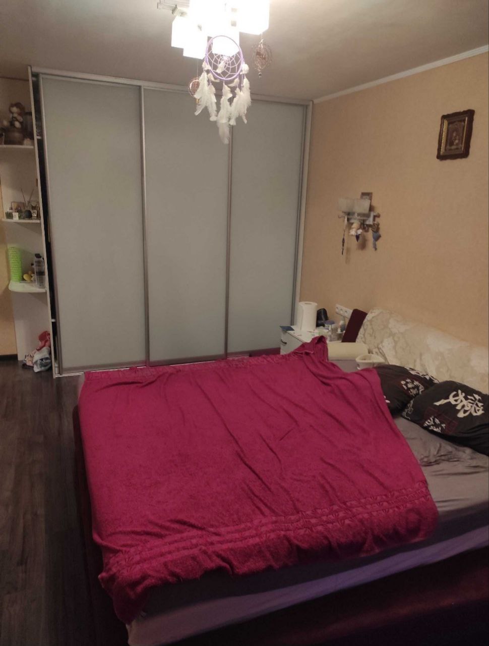 Продам квартиру на Середній вул.