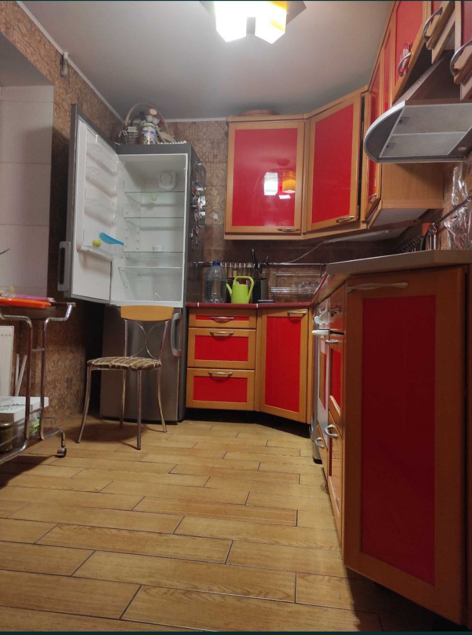 Продам квартиру на Середній вул.