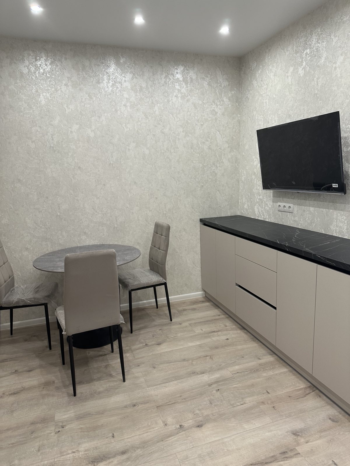 Однокімнатна квартира по Перлиній вул.