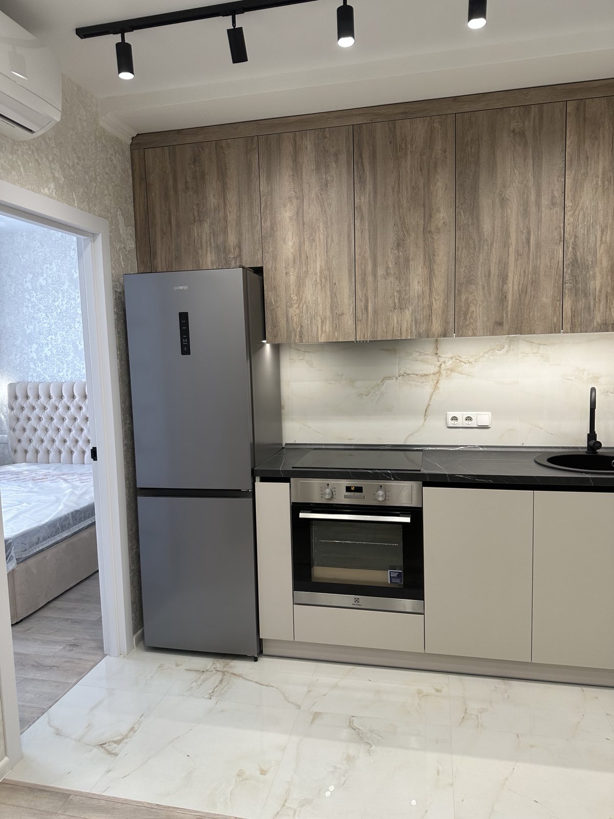 Однокімнатна квартира по Перлиній вул.