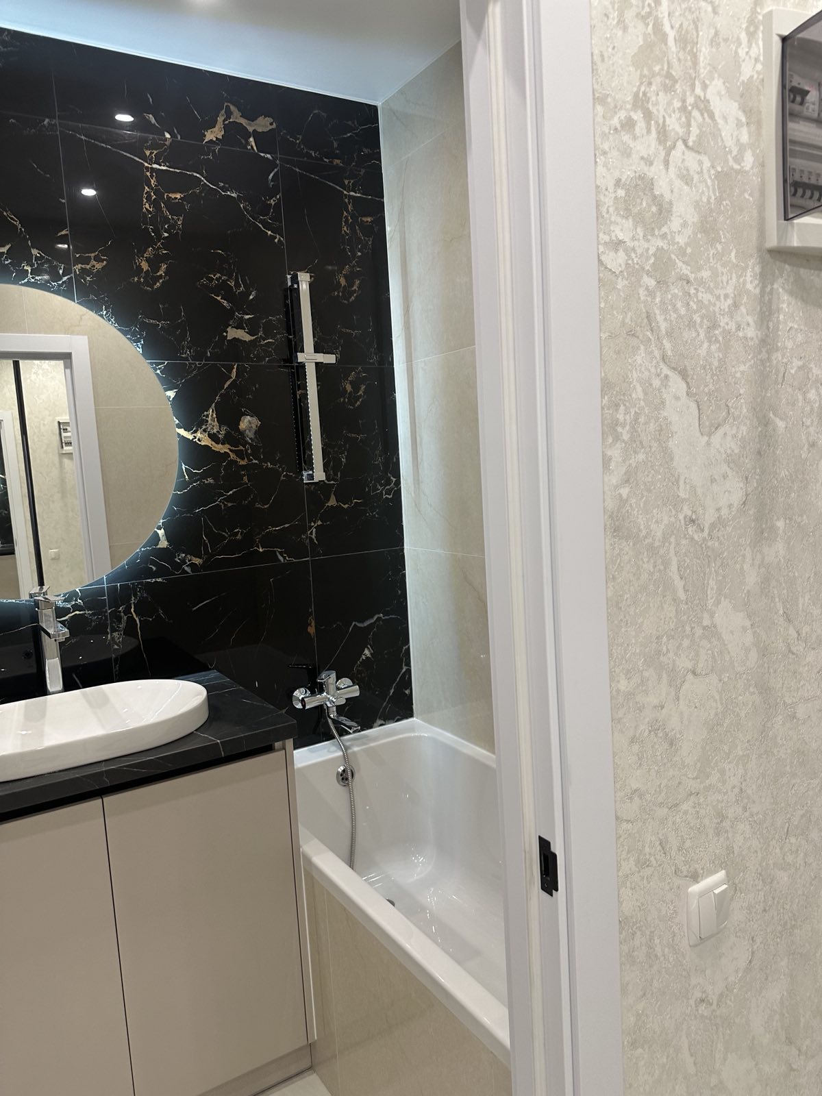 Однокімнатна квартира по Перлиній вул.