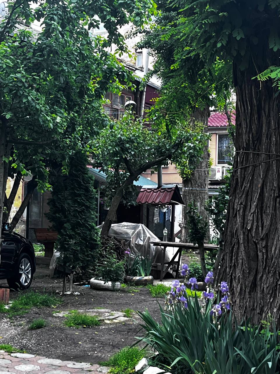 Продається велика трикімнатна квартира