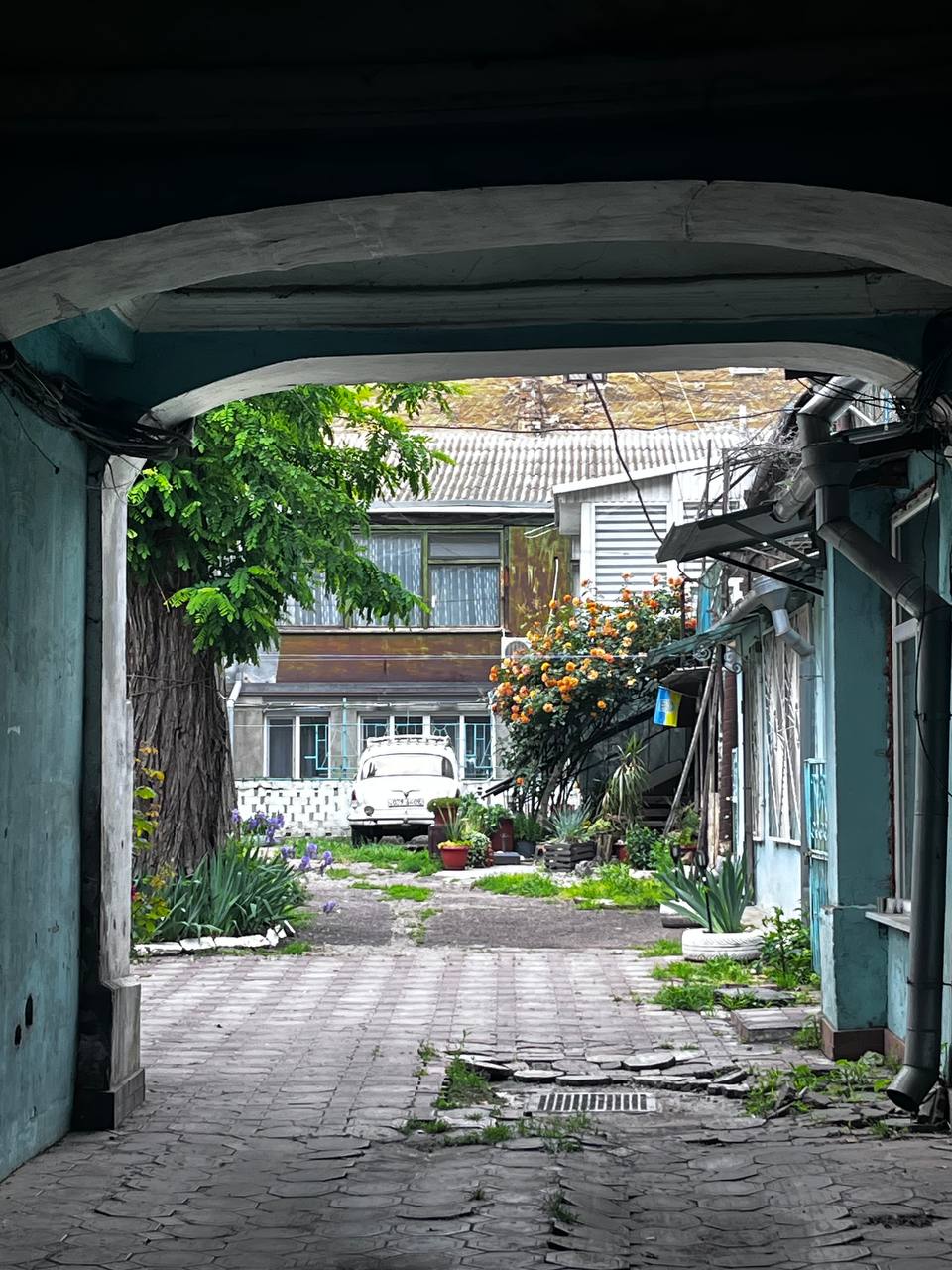 Продається велика трикімнатна квартира