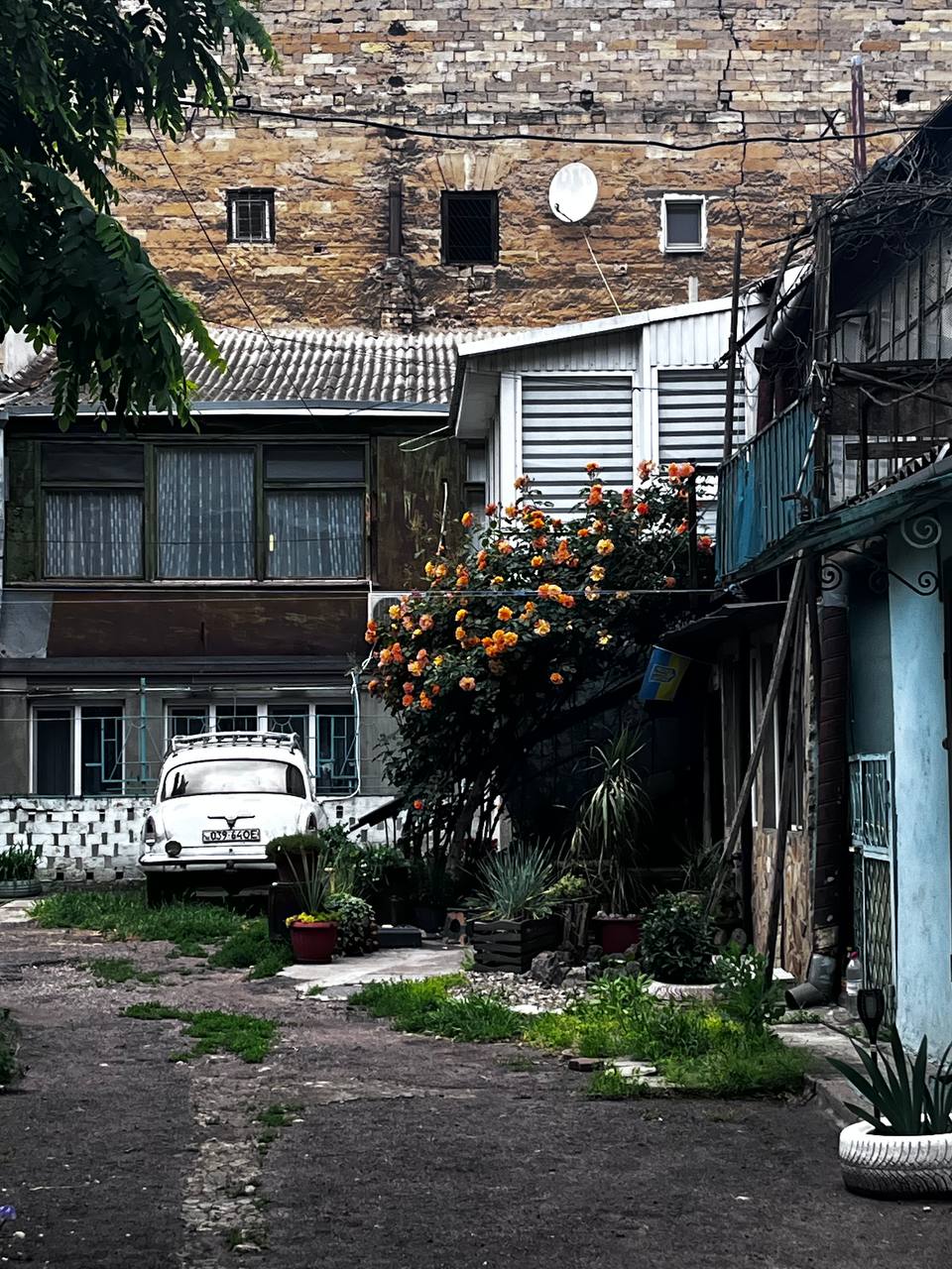 Продається велика трикімнатна квартира