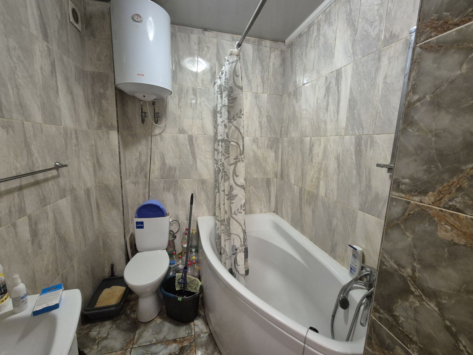 Однокімнатна квартира на Радужний Масив вул.