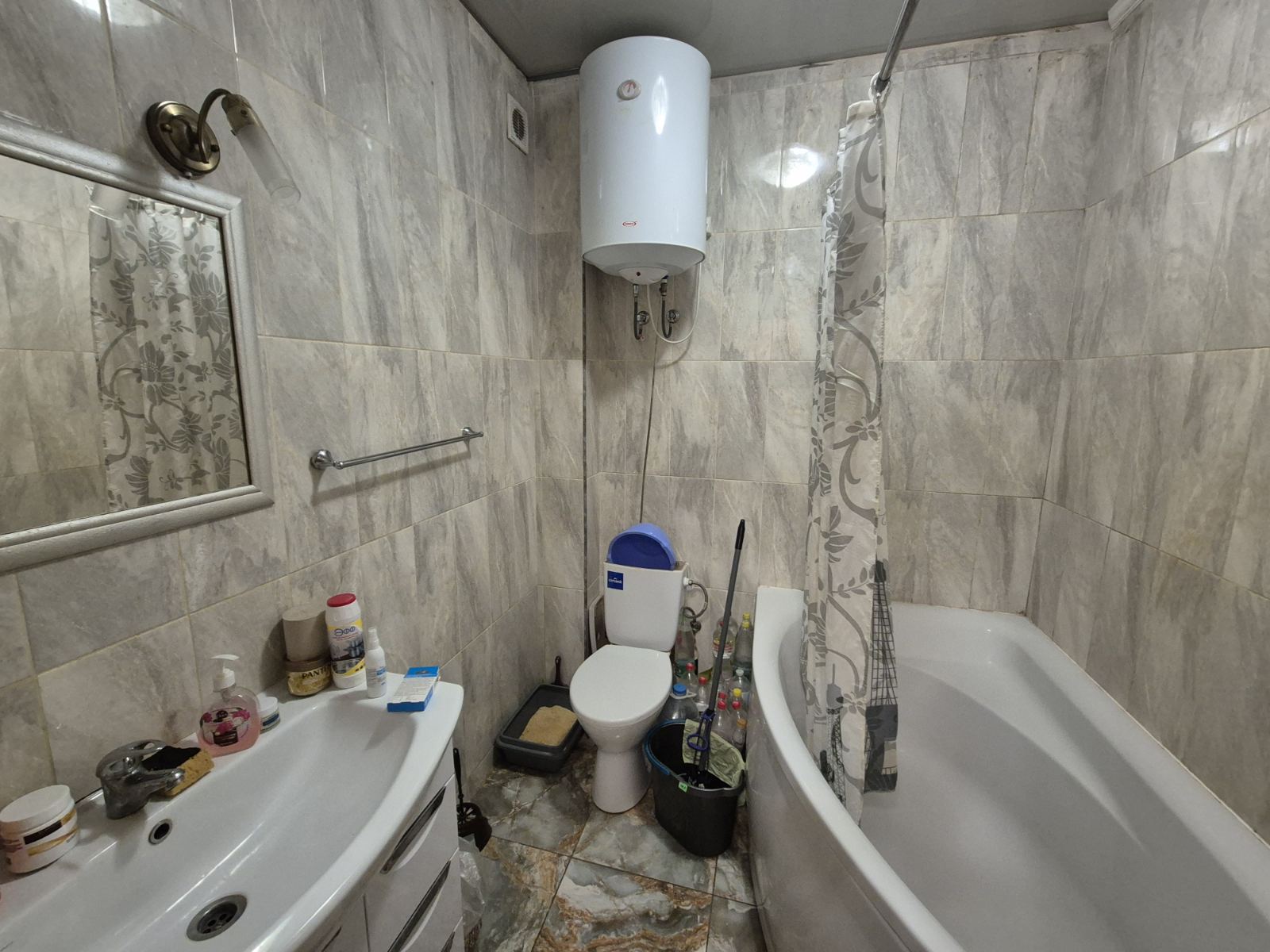 Однокімнатна квартира на Радужний Масив вул.