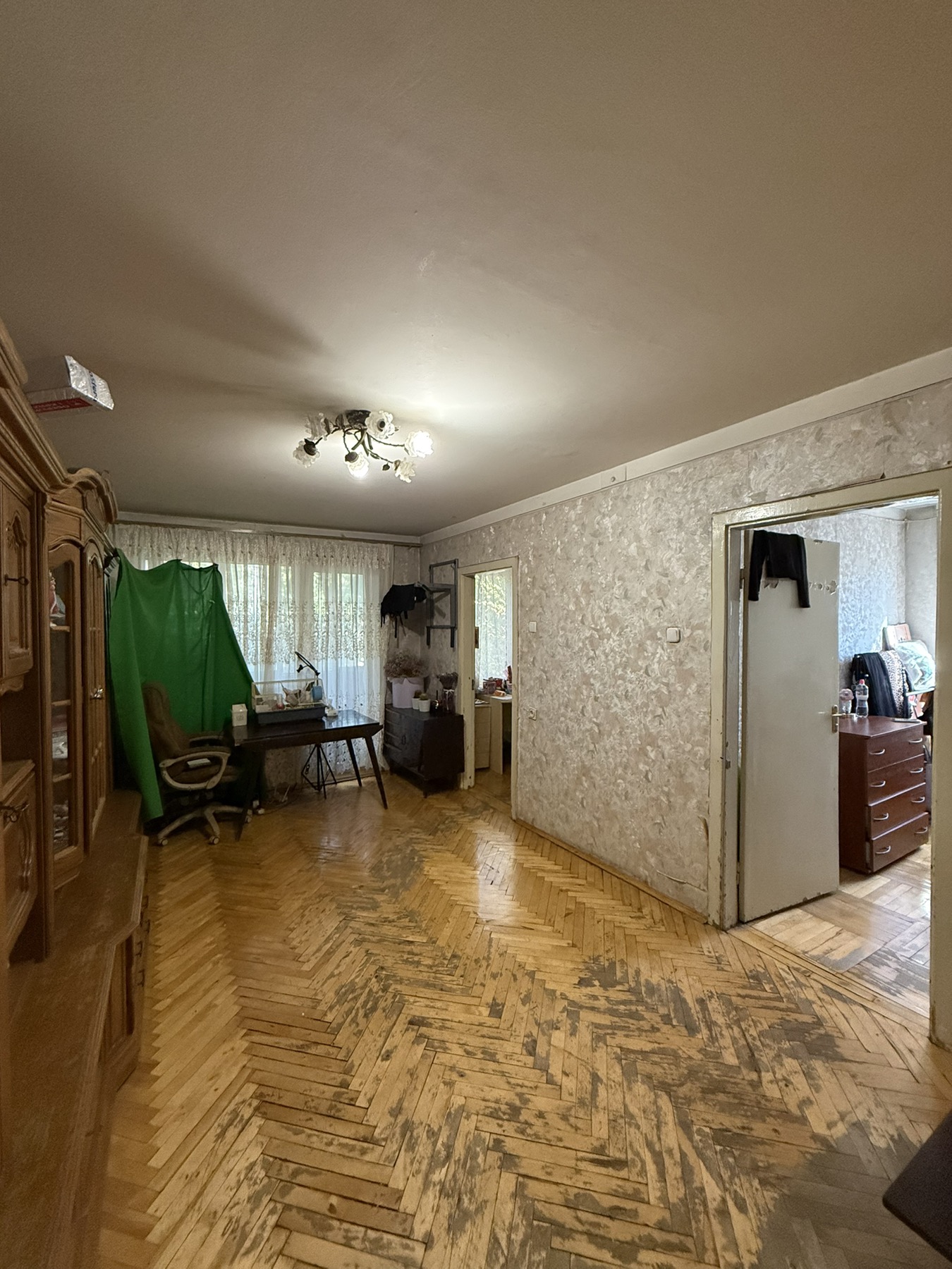 Трикімнатна квартира на проспекті Небестної Сотні вул.