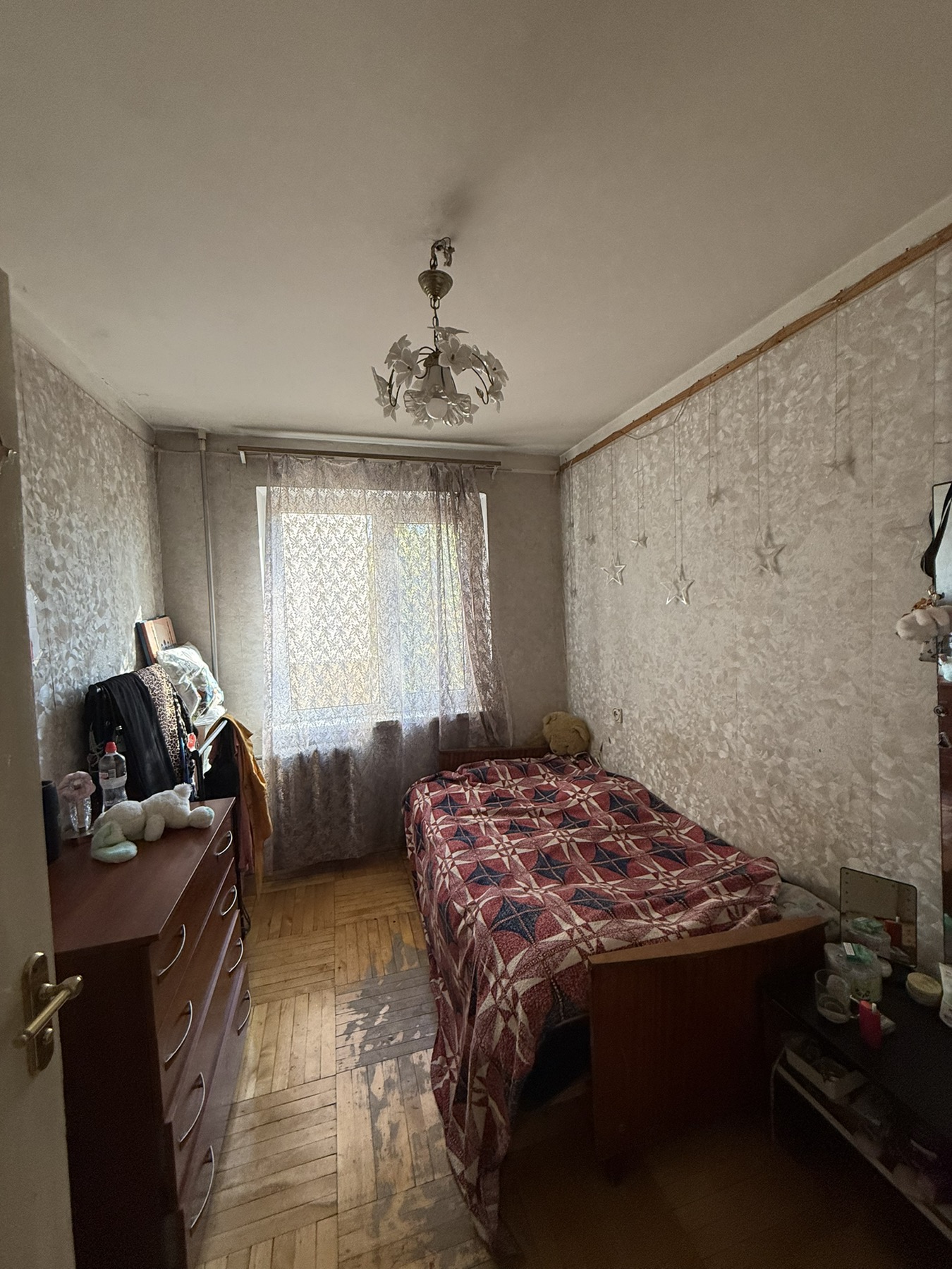 Трикімнатна квартира на проспекті Небестної Сотні вул.