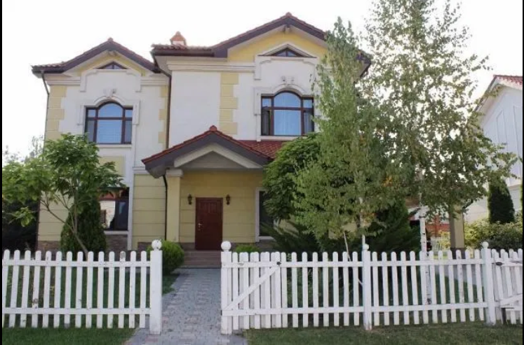 Будинок на Уютна вул.