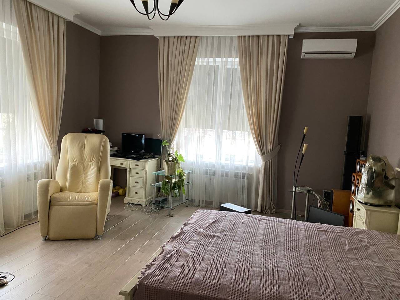 Будинок на Довженка вул.