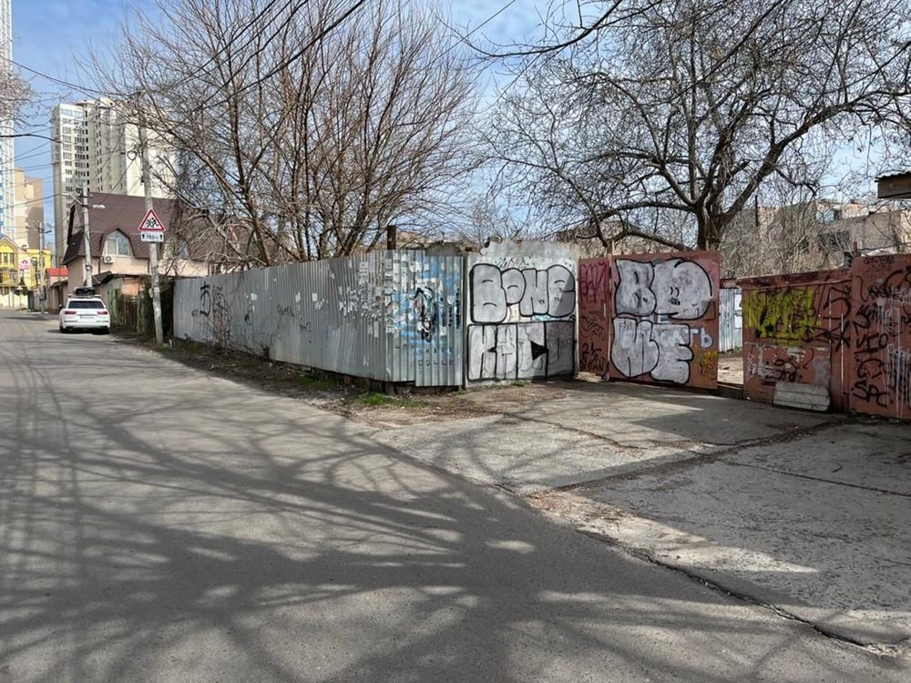 A plot of land near Sturdzovsky lane.