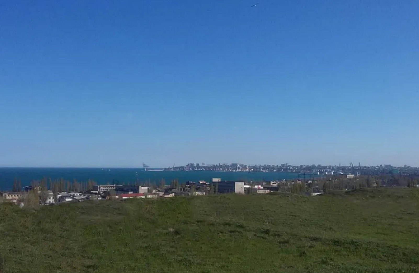 Land plot overlooking the sea bay